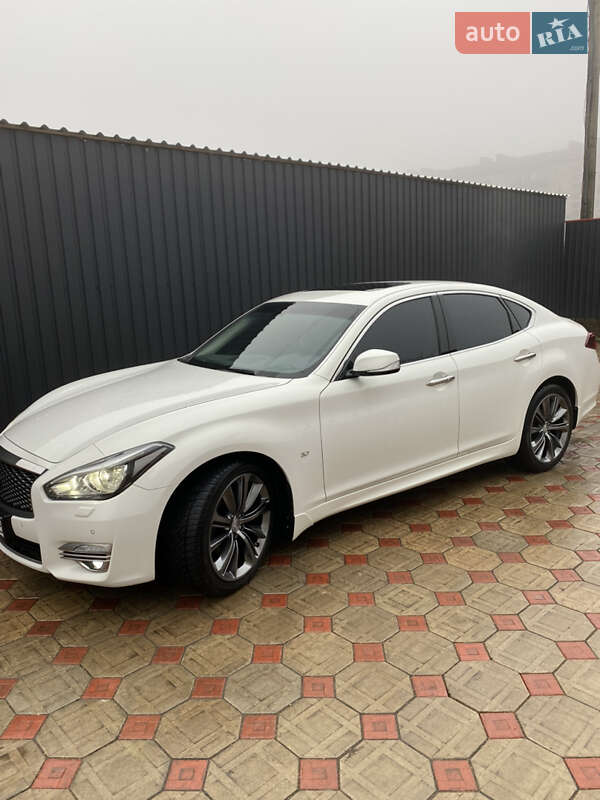 2015 infiniti q70