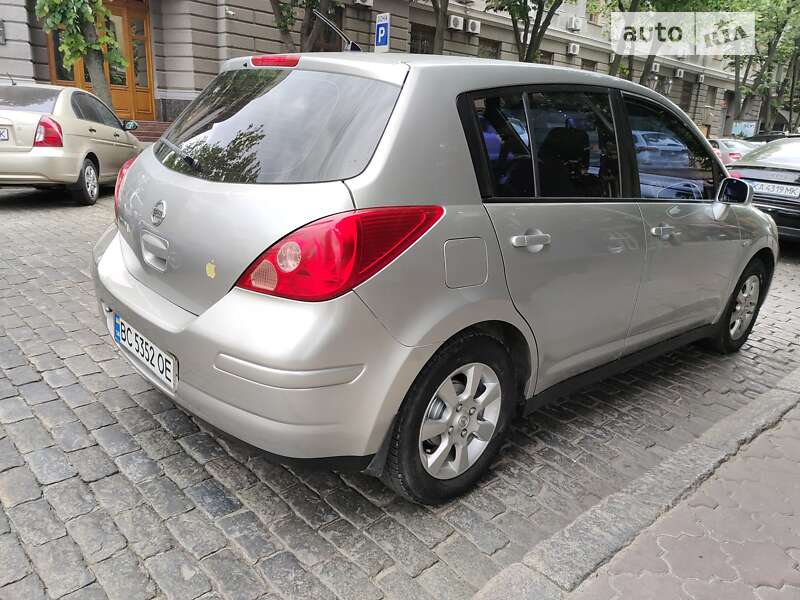 2006 nissan tiida