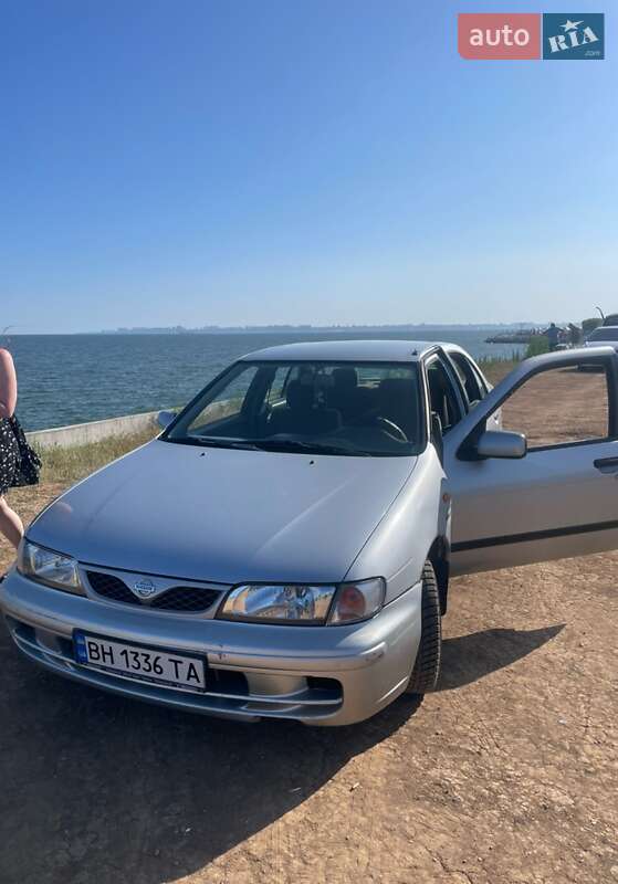 1998 nissan almera