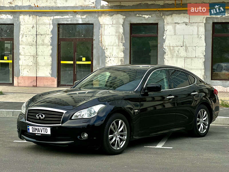 2011 infiniti m25
