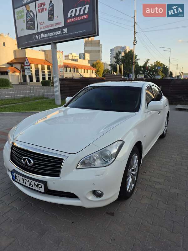 2012 infiniti m25