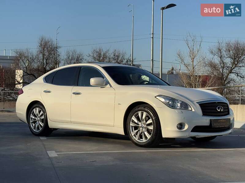 2012 infiniti m25