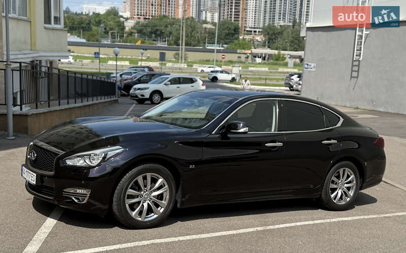2017 infiniti q70