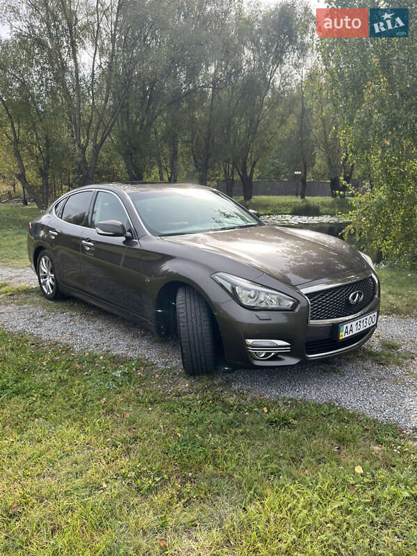 2017 infiniti q70