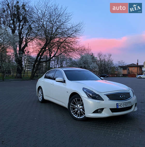 2010 infiniti g37