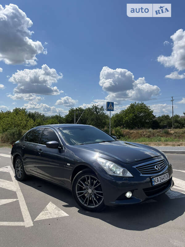 2010 infiniti g25