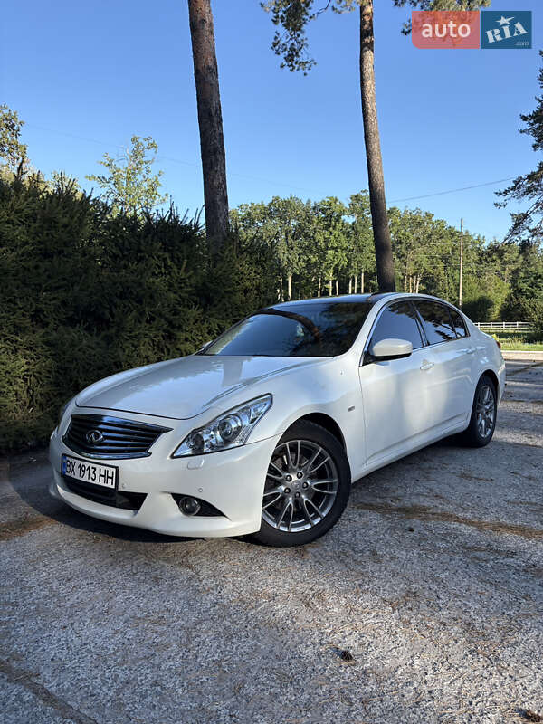 2011 infiniti g25
