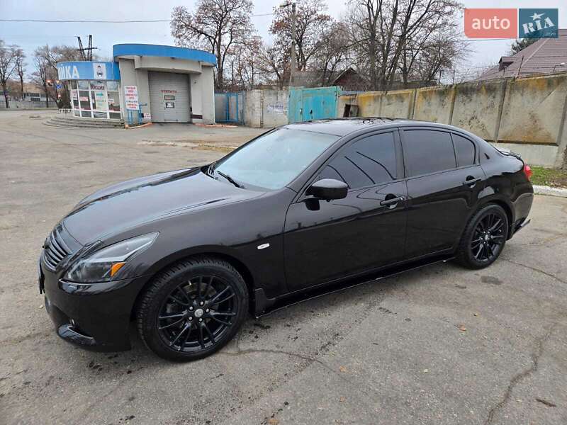 2011 infiniti g25