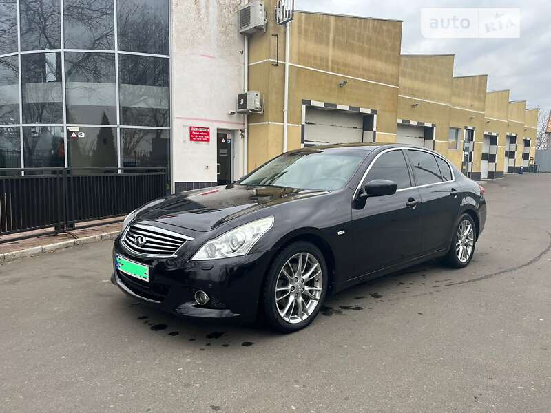 2011 infiniti g25