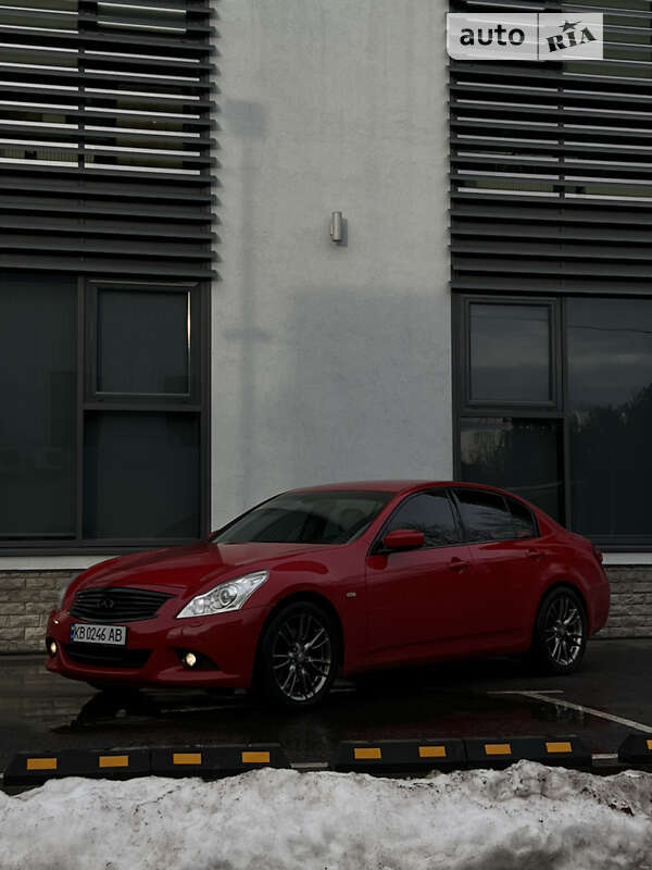 2011 infiniti g25