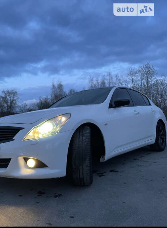 2012 infiniti g25