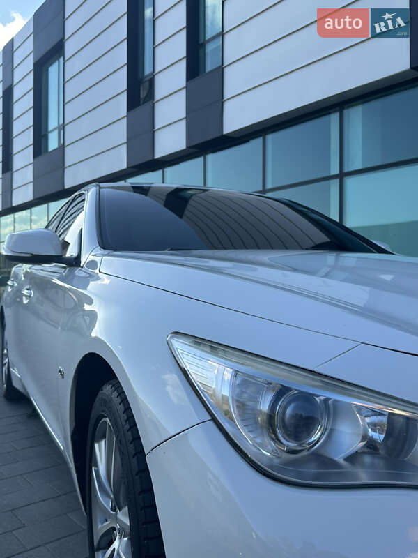 2014 infiniti q50