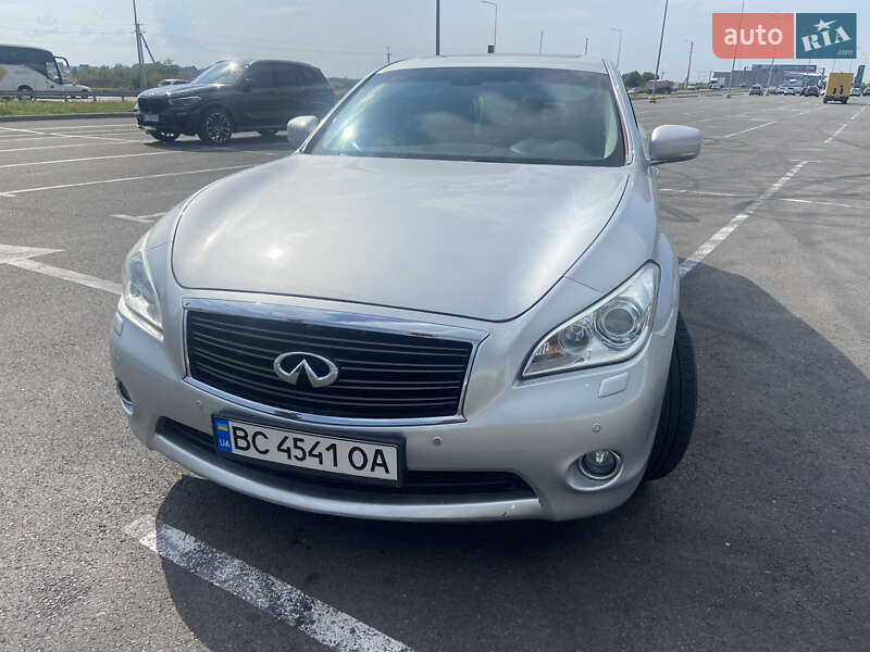 2011 infiniti m30d