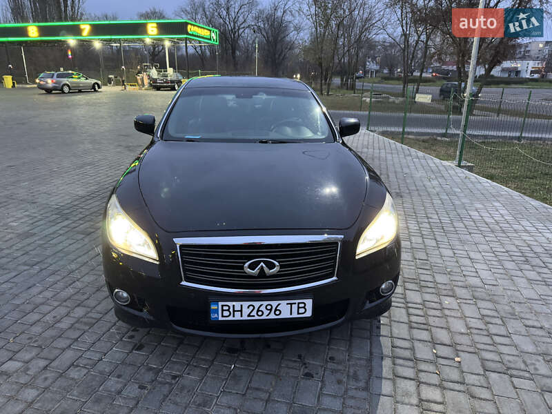 2013 infiniti m30d