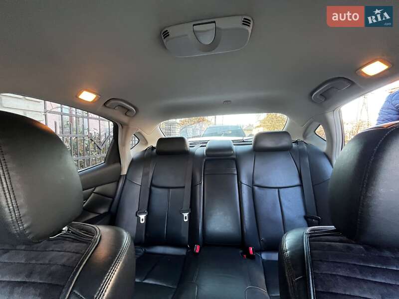 2015 infiniti q70