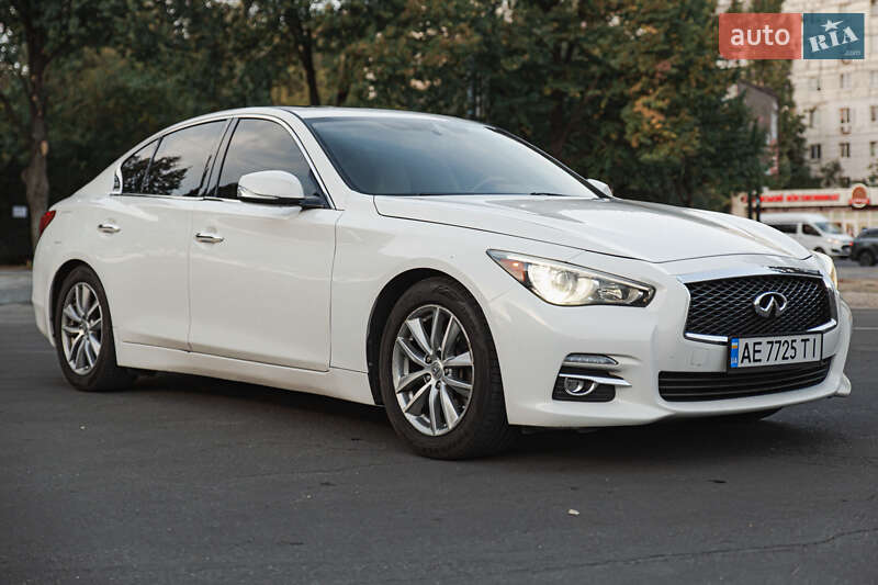 2015 infiniti q50