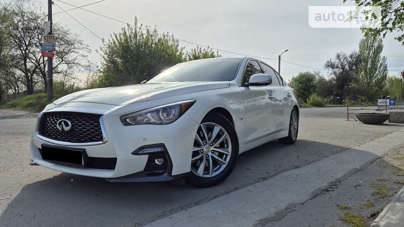 2015 infiniti q50