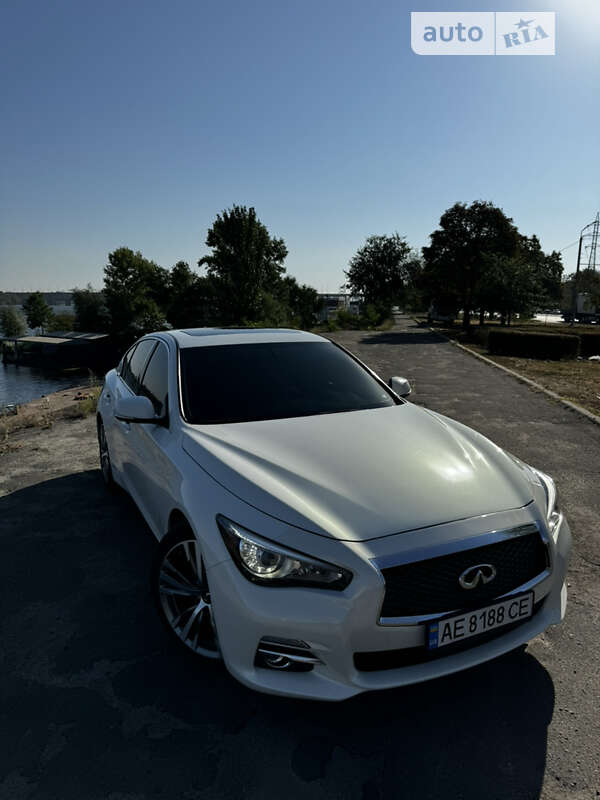 2015 infiniti q50