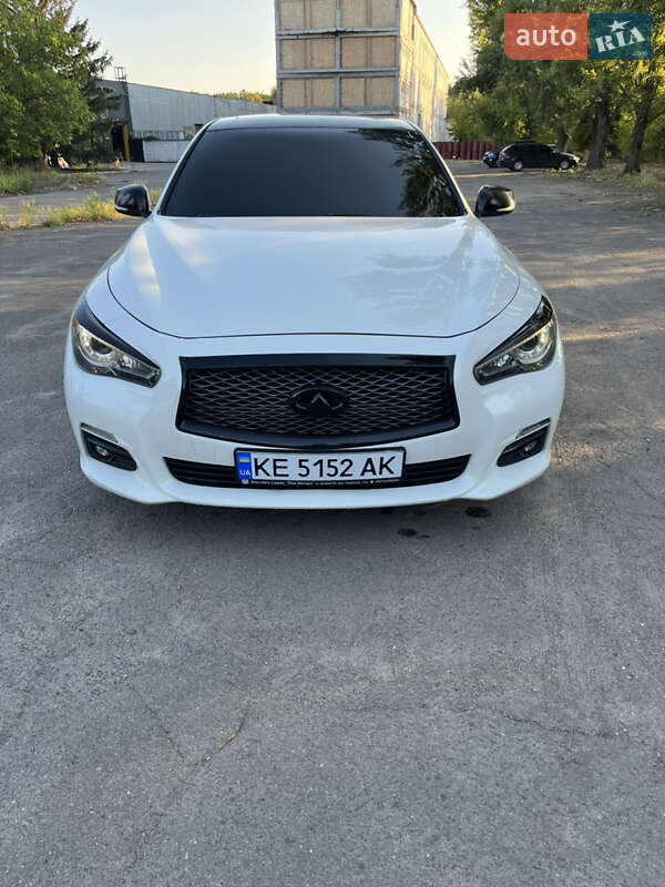 2015 infiniti q50