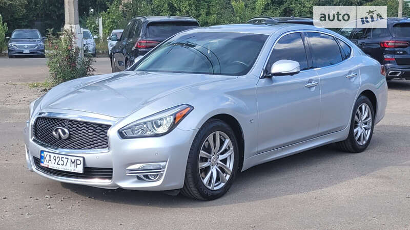2017 infiniti q70