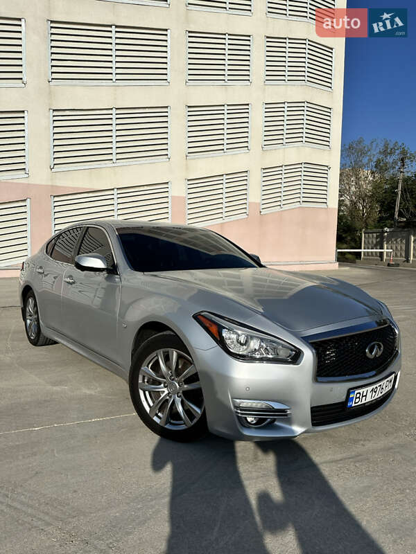 2015 infiniti q70
