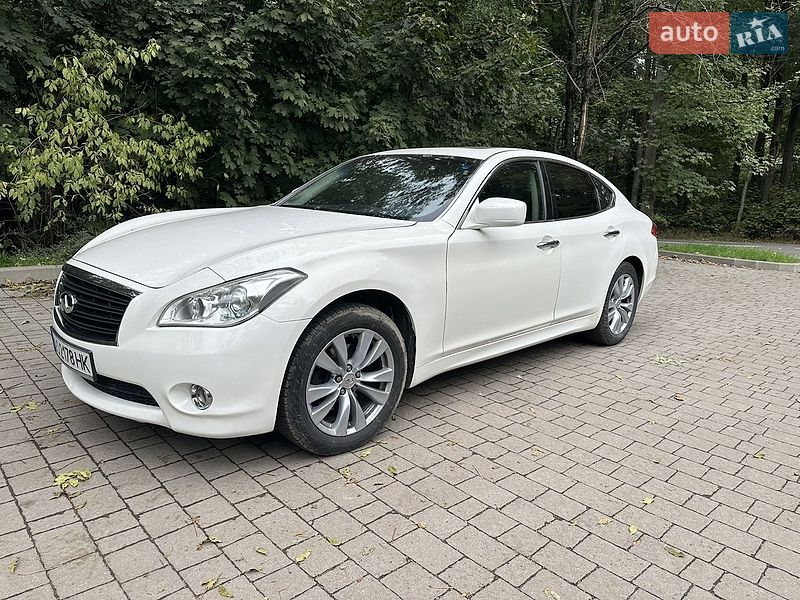 2010 infiniti m37