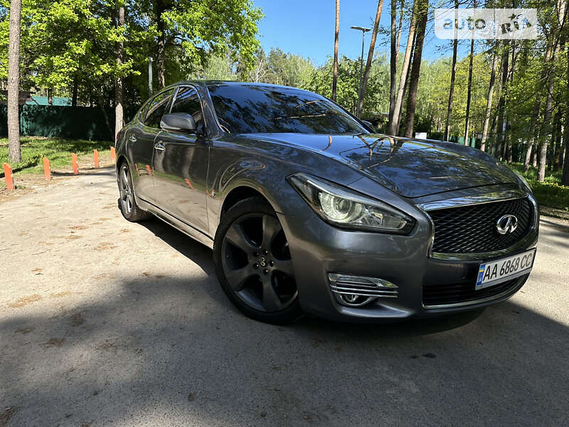 2017 infiniti q70