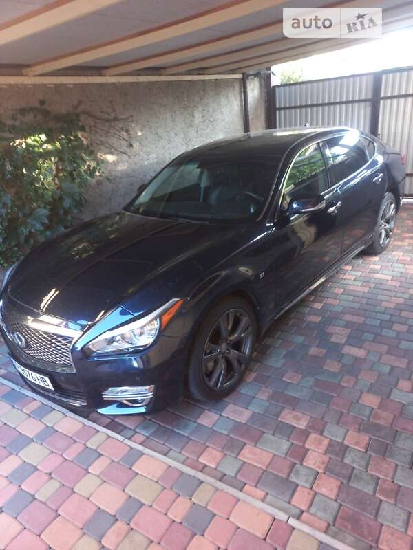 2017 infiniti q70