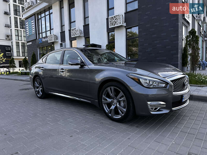 2017 infiniti q70