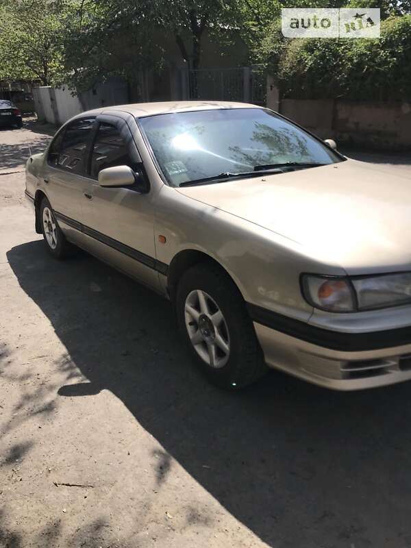 1996 nissan maxima