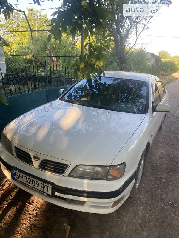 1996 nissan maxima