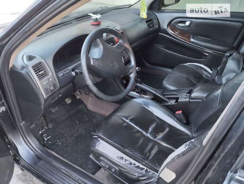 2000 nissan maxima