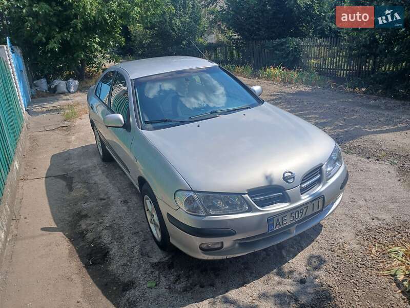 2000 nissan almera