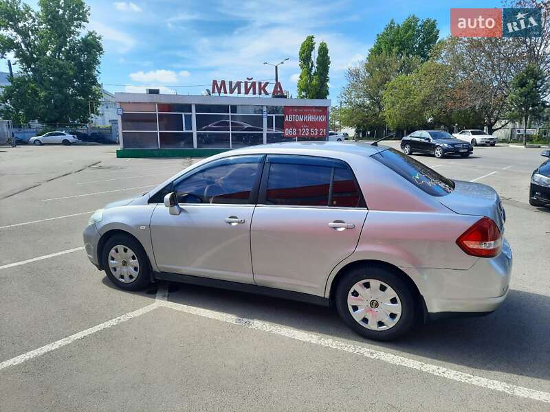 2007 nissan tiida