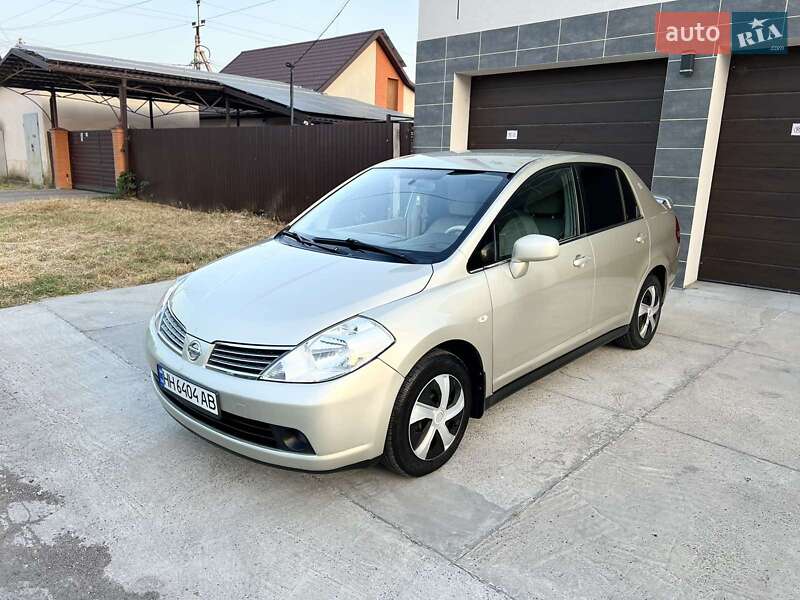 2008 nissan tiida