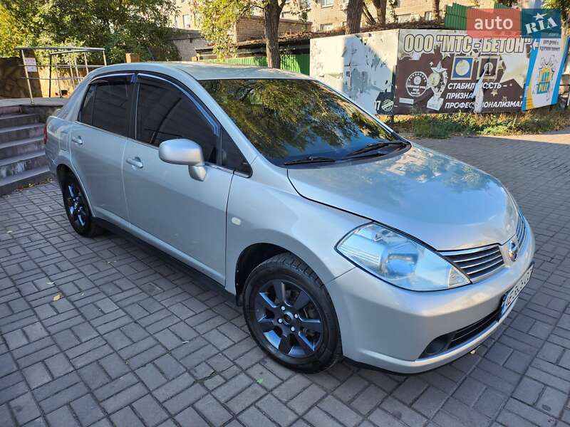 2007 nissan tiida