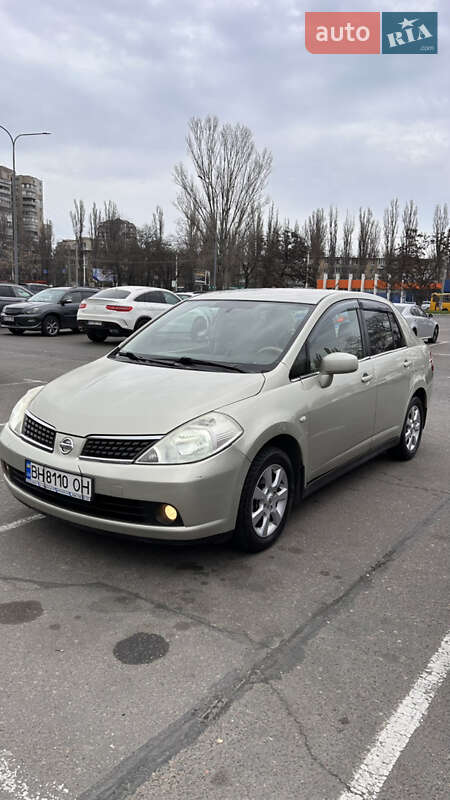 2008 nissan tiida