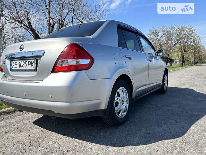 2008 nissan tiida