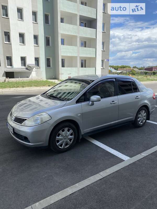 2008 nissan tiida
