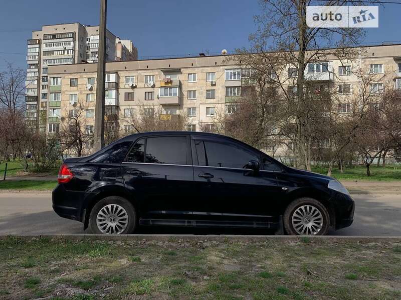 2008 nissan tiida