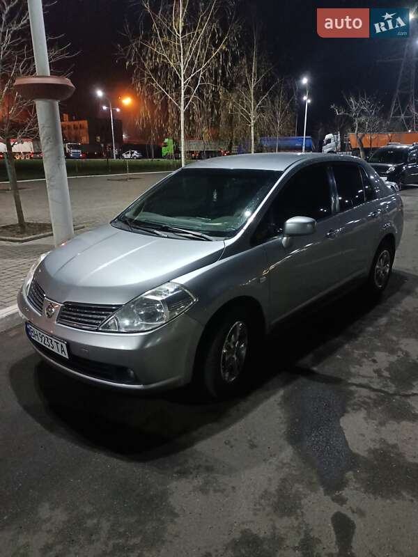 2006 nissan tiida