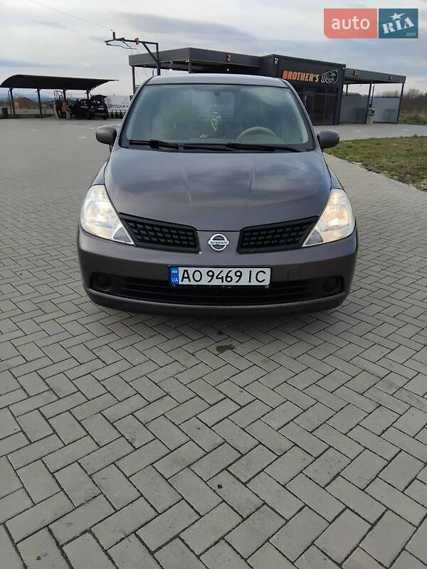 2008 nissan tiida