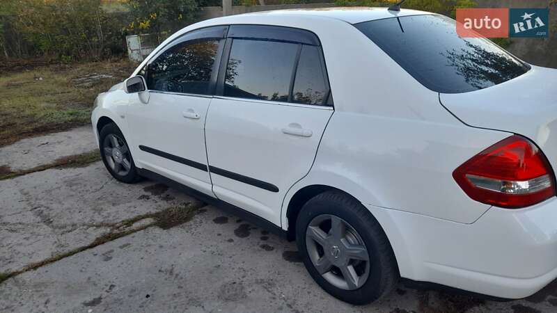 2008 nissan tiida