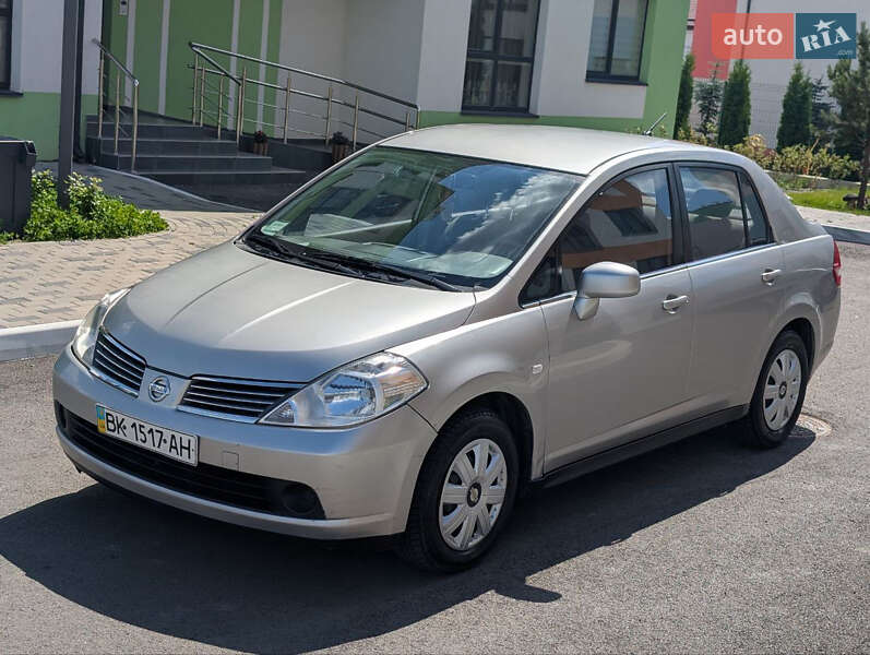 2006 nissan tiida