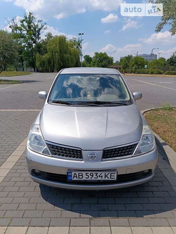 2007 nissan tiida