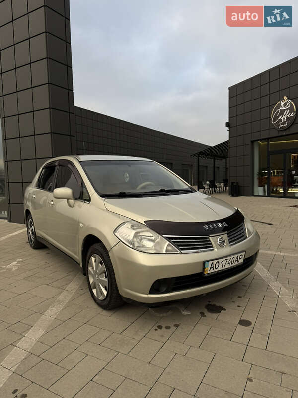 2008 nissan tiida