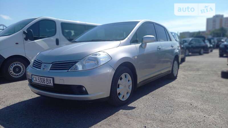 2007 nissan tiida