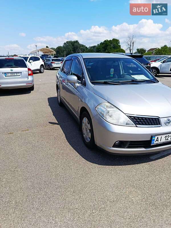 2008 nissan tiida