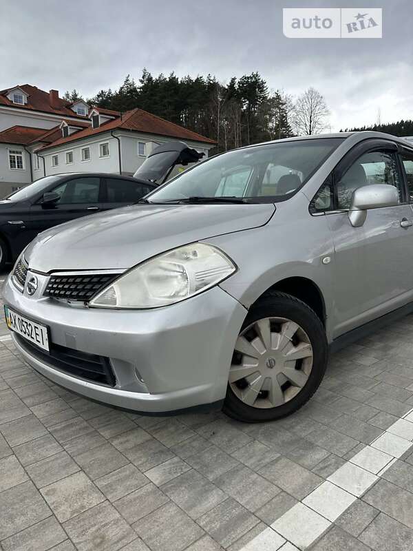 2008 nissan tiida