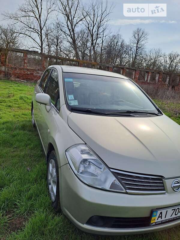 2007 nissan tiida